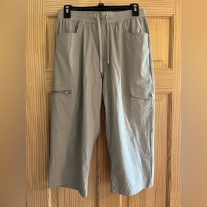 MoFiz Light‎ Gray Khaki Capri Pants Size Medium